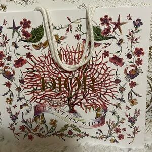 Dior Floral Tote Bag - Multicolor latest Christmas gift bag 2024 .